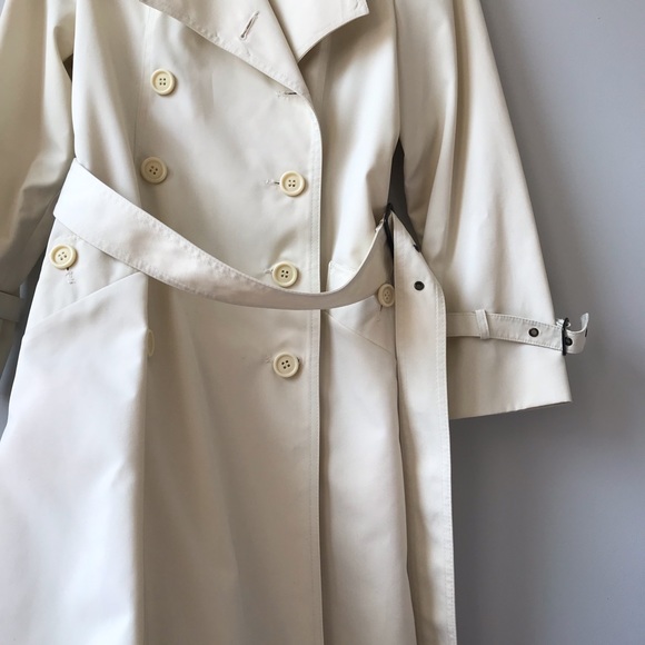 •sold• Classic Vintage Trench Coat in Cream - Picture 4 of 6